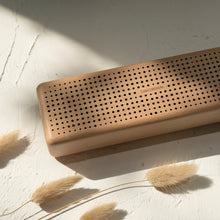 Lade das Bild in den Galerie-Viewer, Bluetooth-Lautsprecher aus Holz
