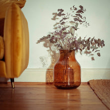 Lade das Bild in den Galerie-Viewer, Vintage Vase &quot;Raul&quot; aus Recycling-Glas
